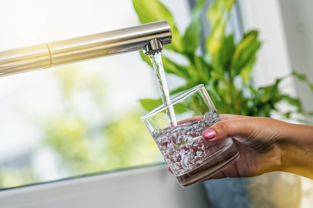 Woman,Hand,Holds,A,Glass,To,Filing,It,With,Water
